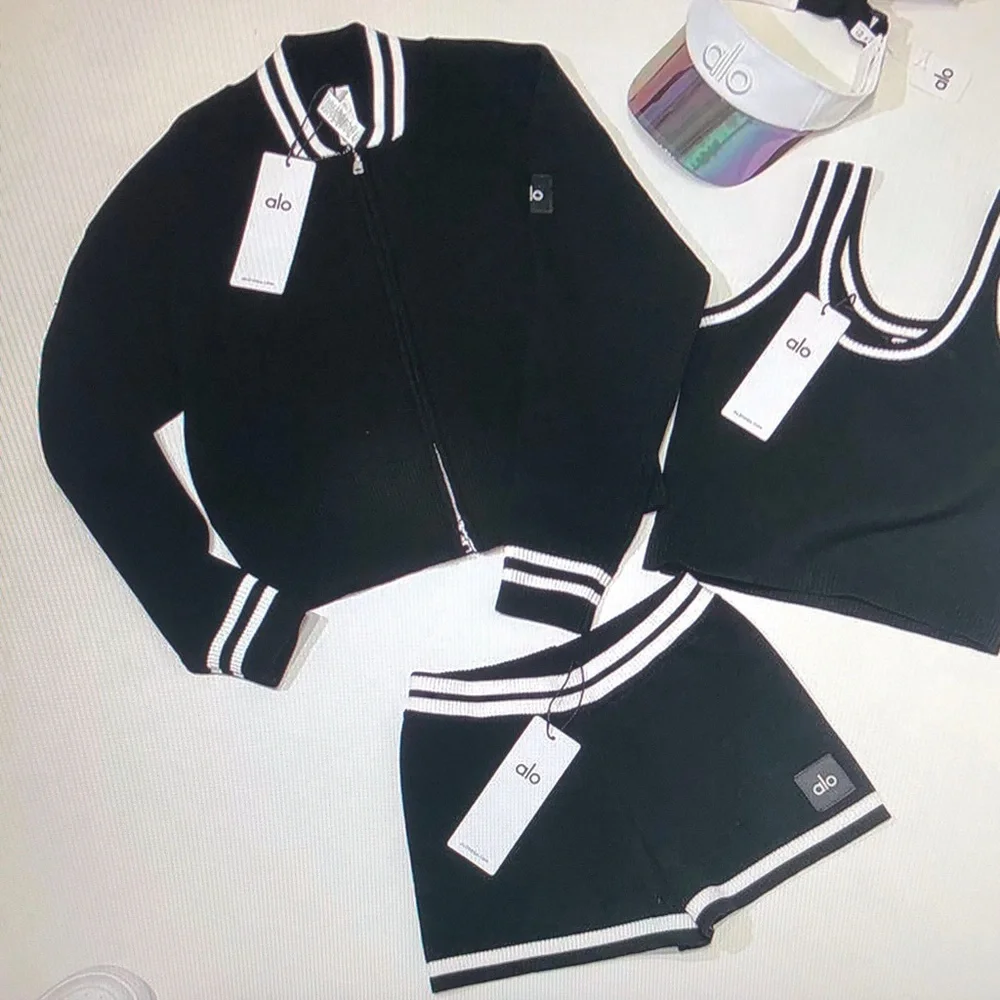 ALO Yoga black cropped